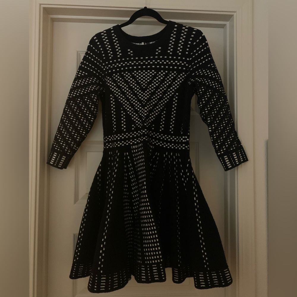 Top Shop 3/4 sleeve black & white fit n flare dress
